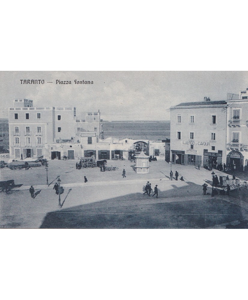 1915ca cartolina monocroma Taranto piazza fontana